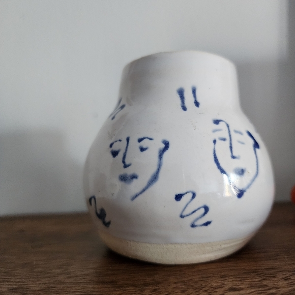 Small Indie Handmade Glazed Ceramic Face Doodle Sketch Vase - Picture 3 of 4